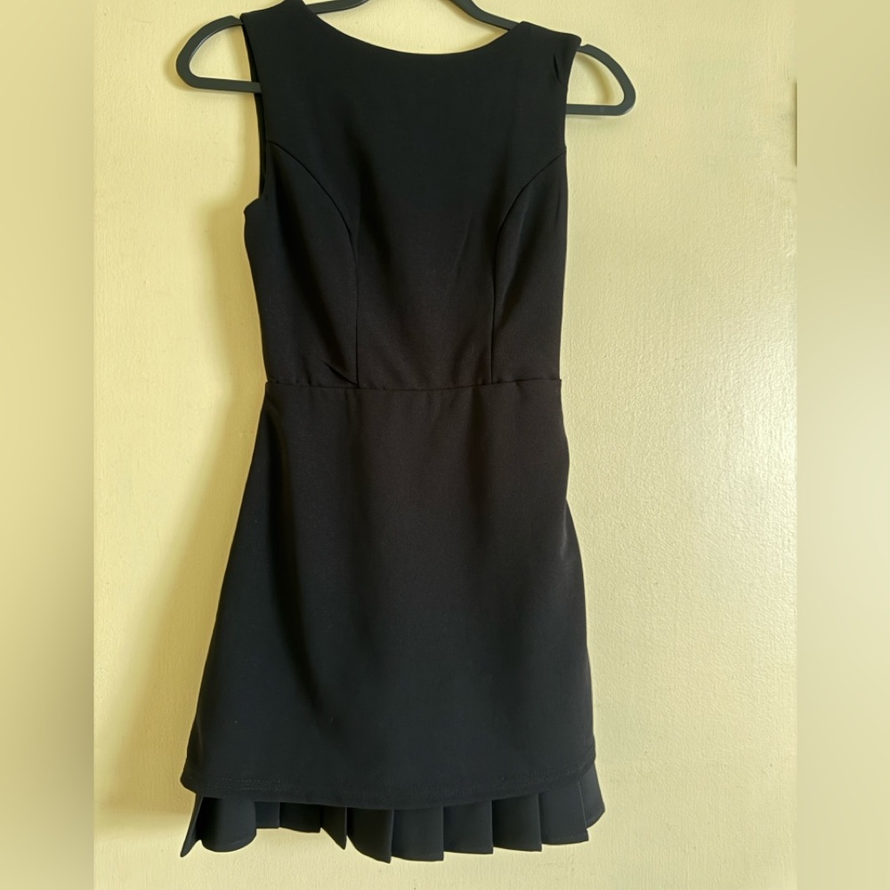 SHEIN Black Pleated Hem Mini Dress